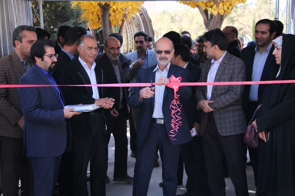 نمایشگاه دستاوردهای پژوهشی دانشگاه های استان کرمان همزمان با آغاز هفته پژوهش افتتاح شد.