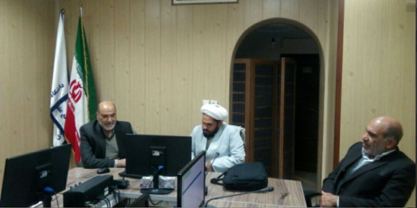 حجت‌الاسلام و المسلمین صالحی استاد حوزه و  دانشگاه در کارگاه آموزشی اخلاق حرفه‌ای عنوان کرد: فقط با قوانین و مقررات نمیتوان سازمانها را اداره کرد اداره بهتر سازمانها مستلزم قرار گرفتن اخلاق در کنار قانون است.